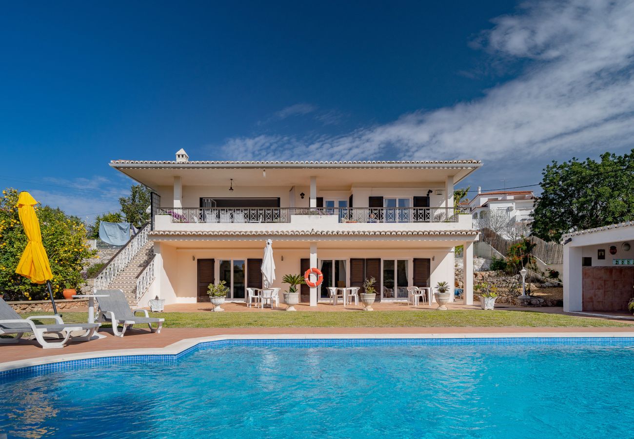 Villa in Albufeira - ALBUFEIRA FAMILY VILLA AND POOL  by HOMING