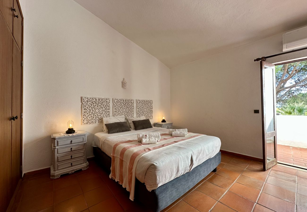 Apartment in Vilamoura - VILAMOURA TYPICAL 4 WITH POOL by HOMING