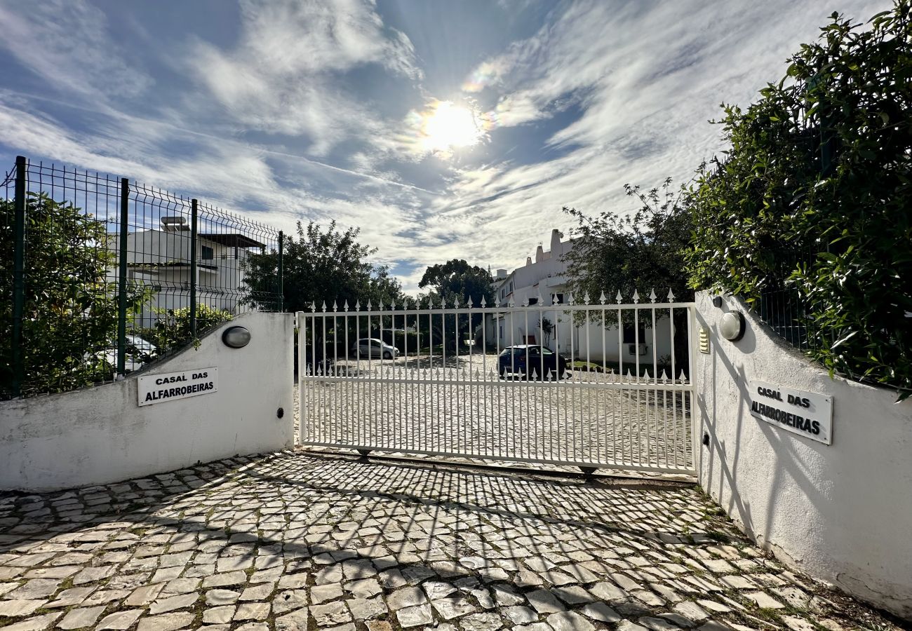 Apartment in Vilamoura - VILAMOURA TYPICAL 4 WITH POOL by HOMING