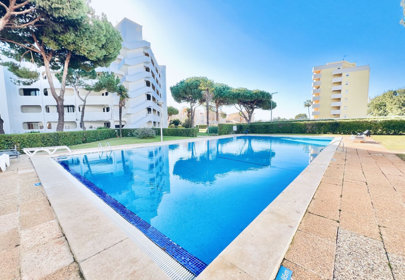 Apartment in Vilamoura - VILAMOURA TYPICAL 4 WITH POOL by HOMING