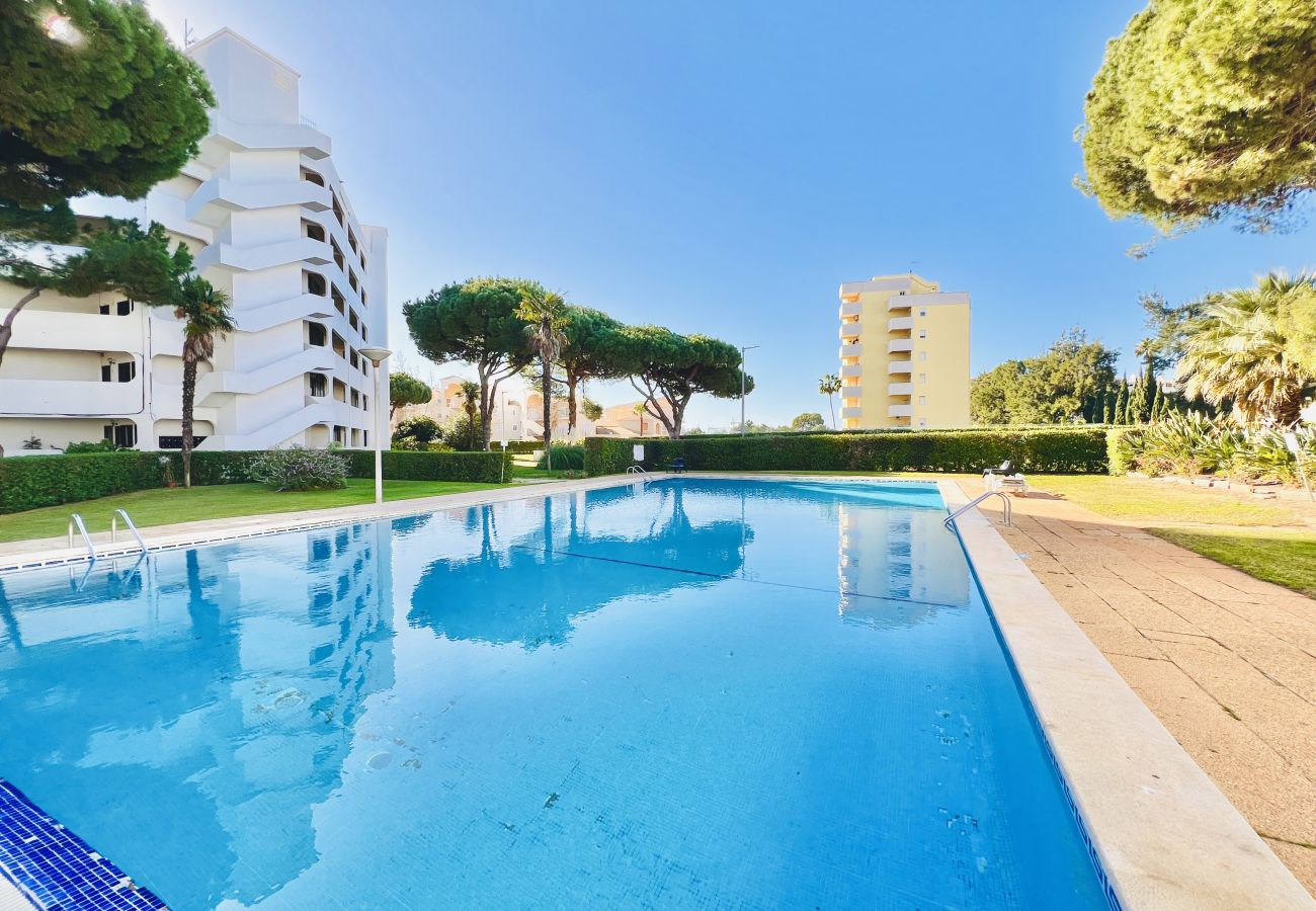 Apartment in Vilamoura - VILAMOURA TYPICAL 4 WITH POOL by HOMING