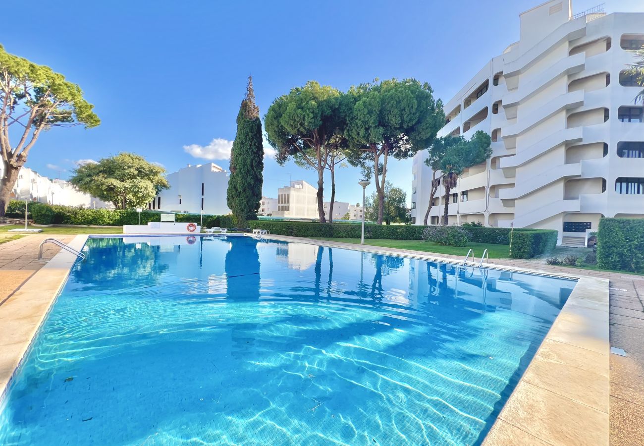 Apartment in Vilamoura - VILAMOURA TYPICAL 4 WITH POOL by HOMING