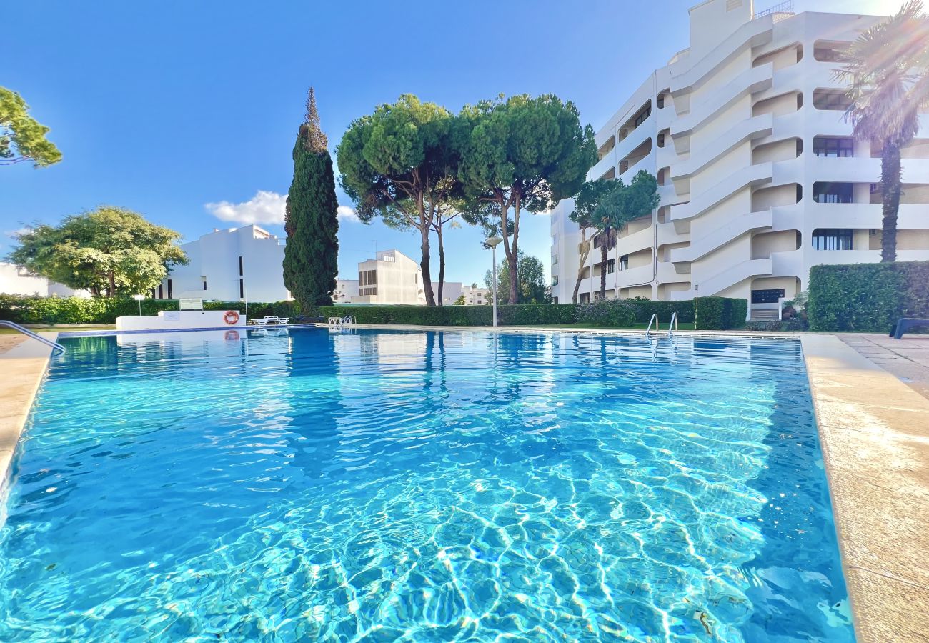 Apartment in Vilamoura - VILAMOURA TYPICAL 4 WITH POOL by HOMING