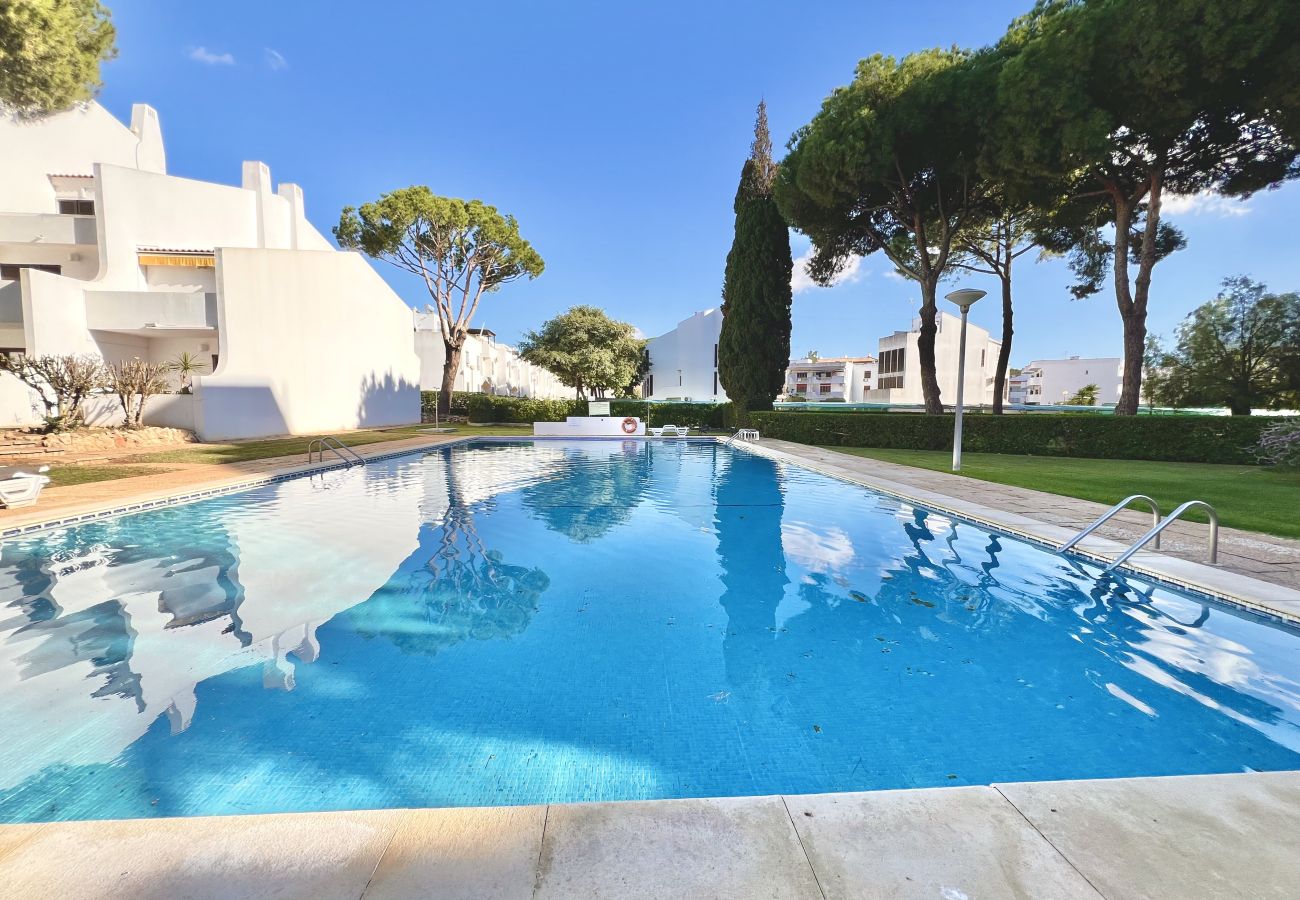 Apartment in Vilamoura - VILAMOURA TYPICAL 4 WITH POOL by HOMING