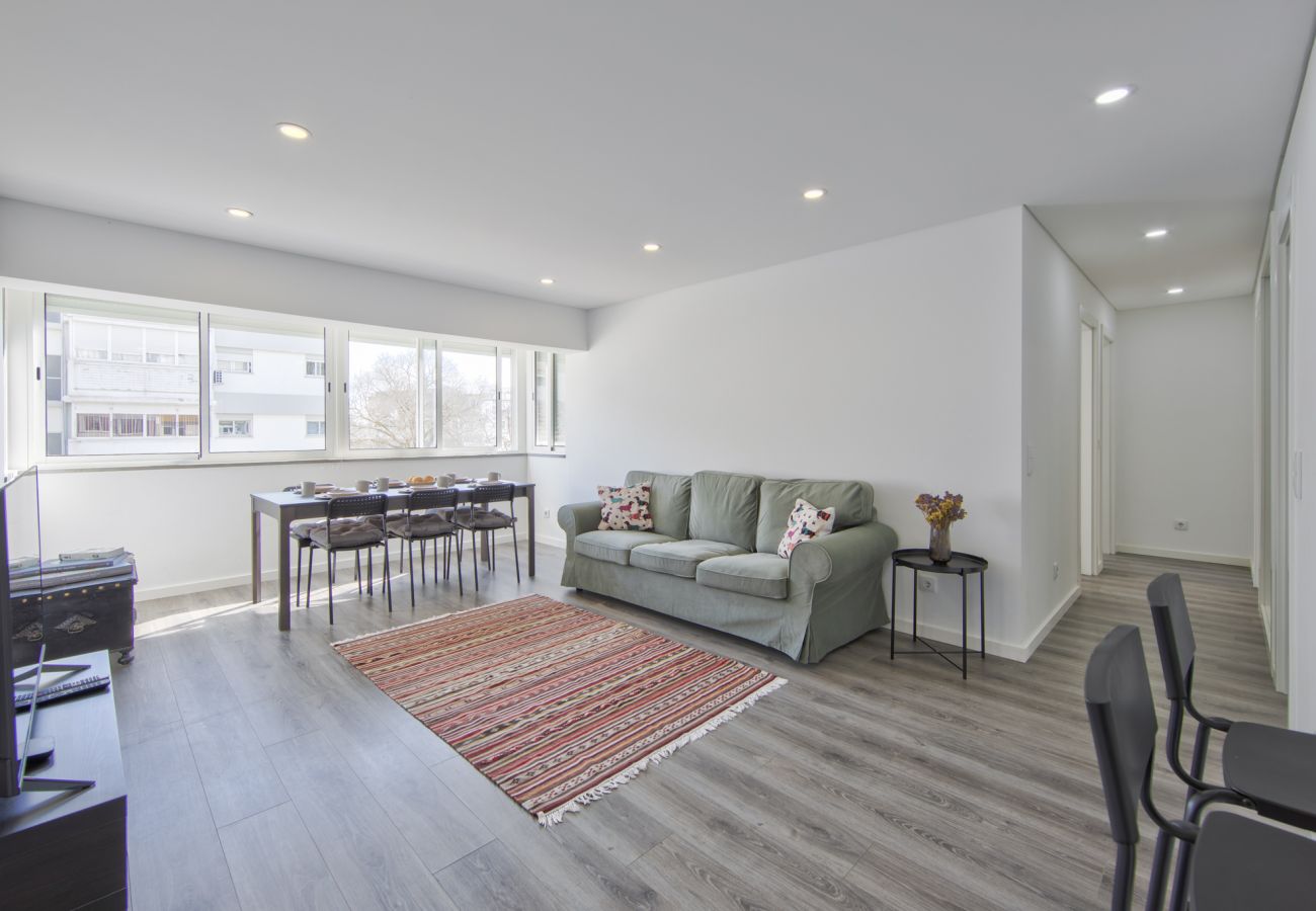 Apartment in Lisbon - OLIVAIS MODERN by HOMING