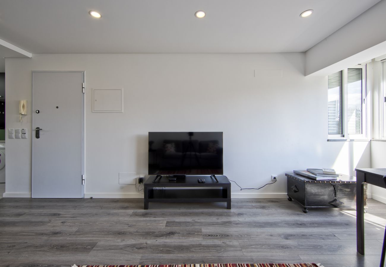 Apartment in Lisbon - OLIVAIS MODERN by HOMING
