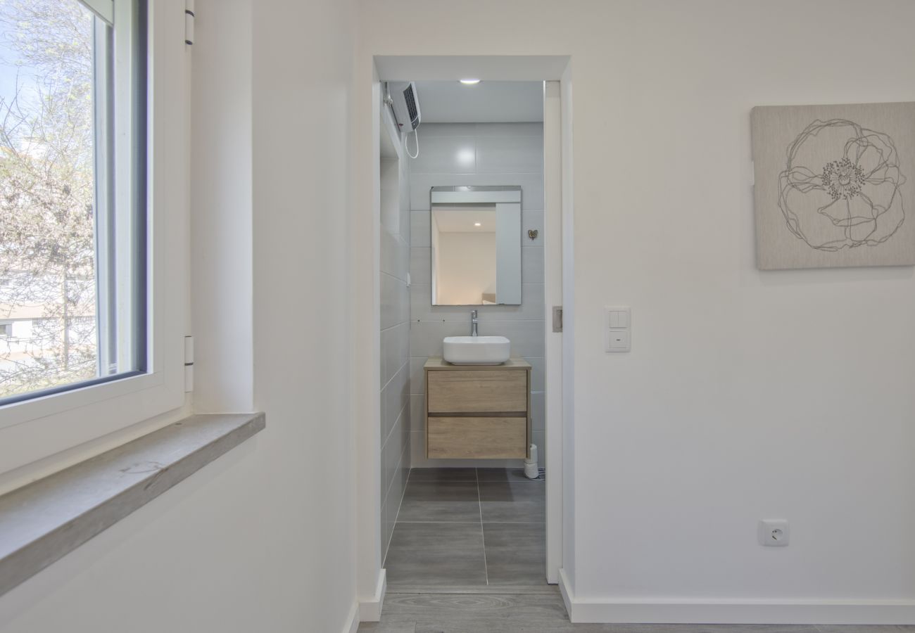 Apartment in Lisbon - OLIVAIS MODERN by HOMING
