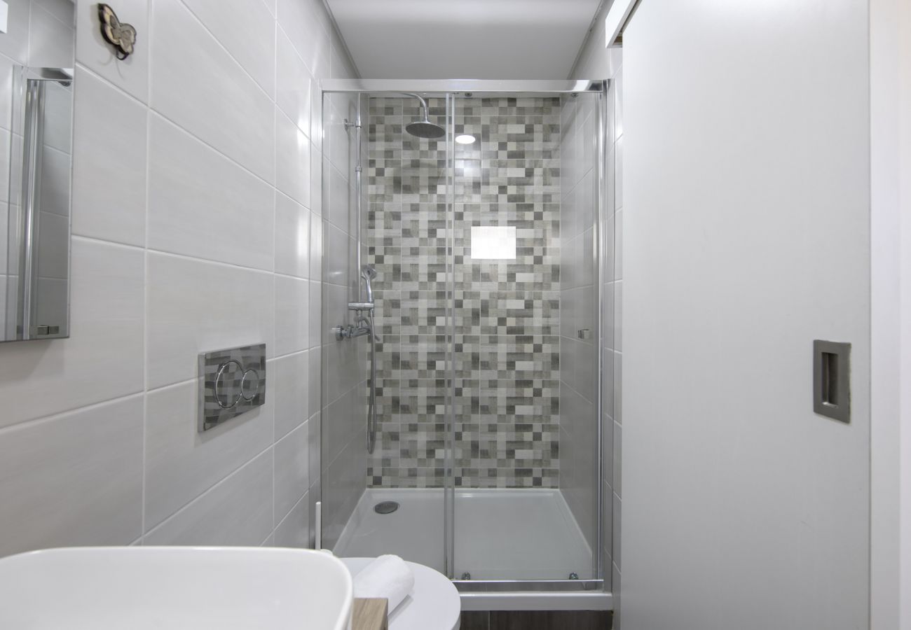 Apartment in Lisbon - OLIVAIS MODERN by HOMING
