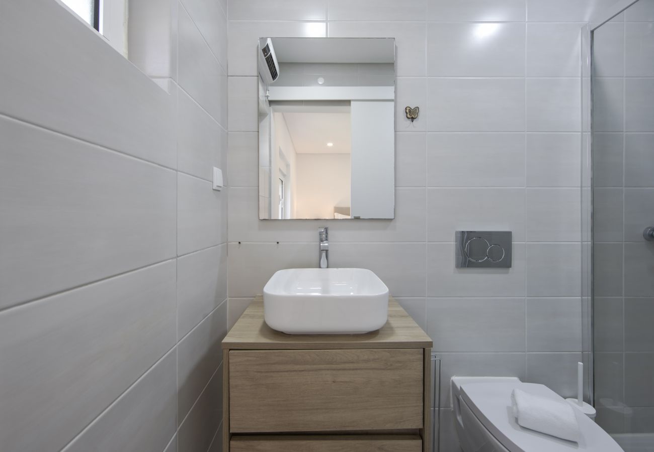 Apartment in Lisbon - OLIVAIS MODERN by HOMING