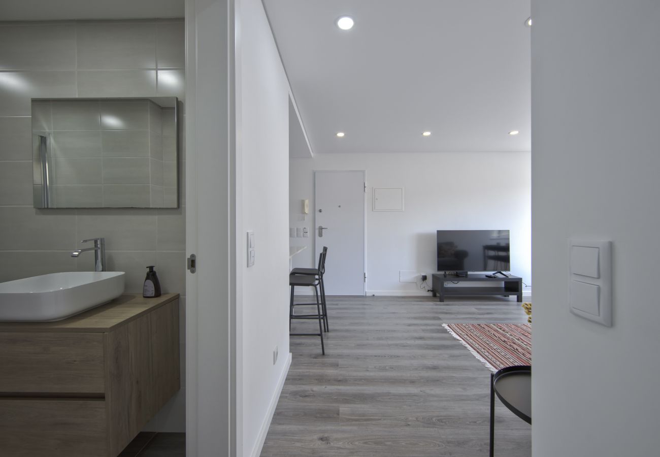 Apartment in Lisbon - OLIVAIS MODERN by HOMING