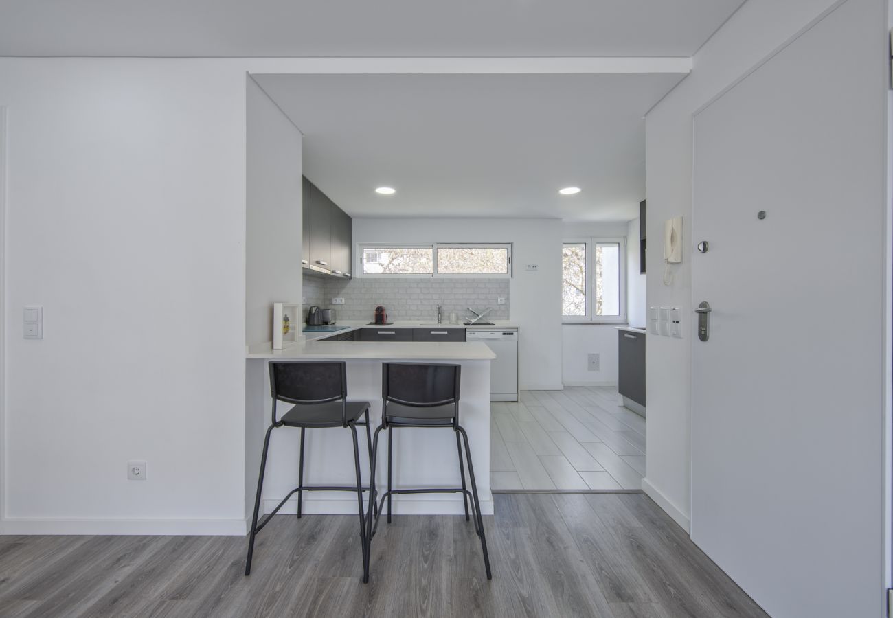 Apartment in Lisbon - OLIVAIS MODERN by HOMING