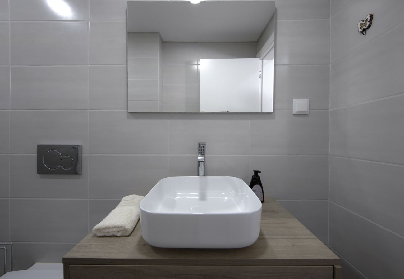 Apartment in Lisbon - OLIVAIS MODERN by HOMING