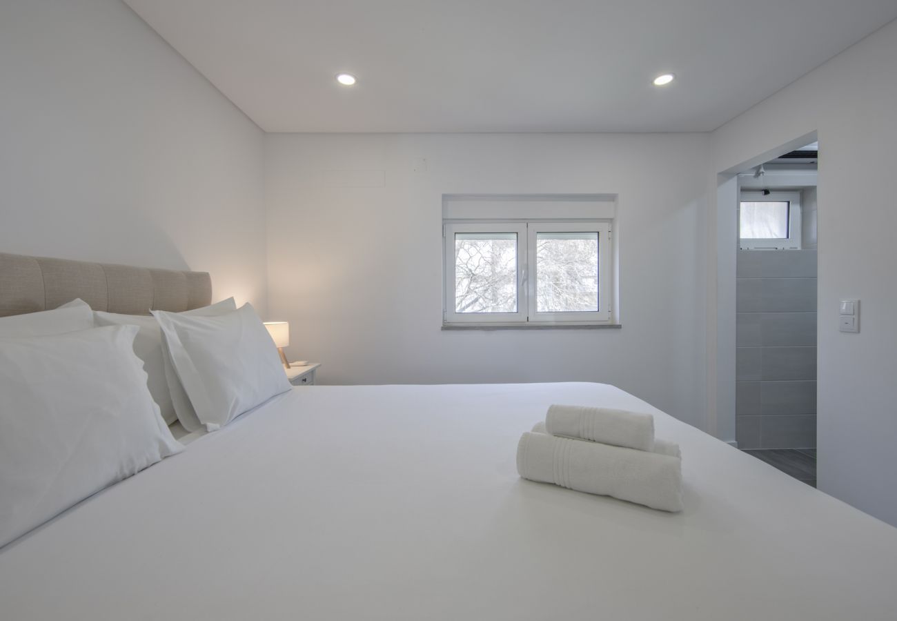 Apartment in Lisbon - OLIVAIS MODERN by HOMING
