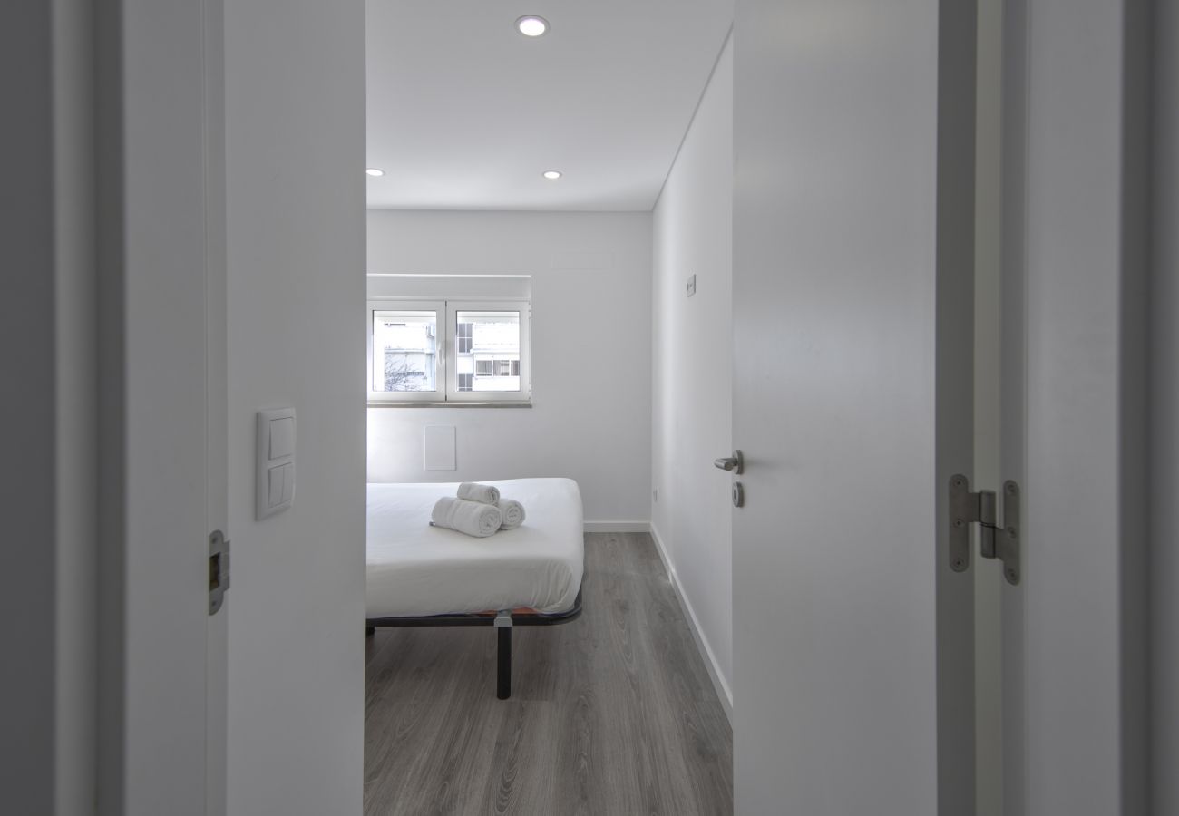 Apartment in Lisbon - OLIVAIS MODERN by HOMING