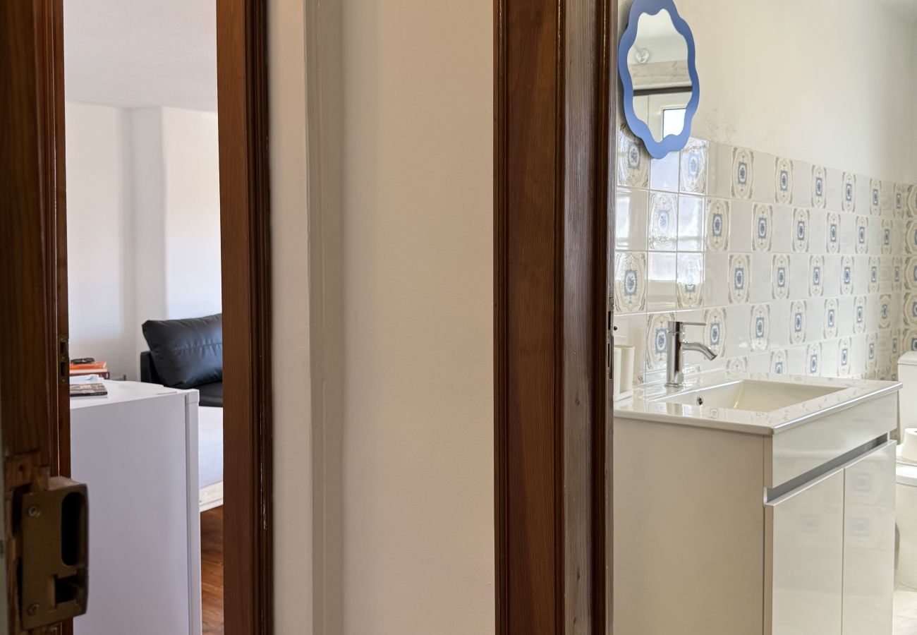 Studio in Lisbon - ALFAMA HISTORICAL I RIVER VIEW by HOMING