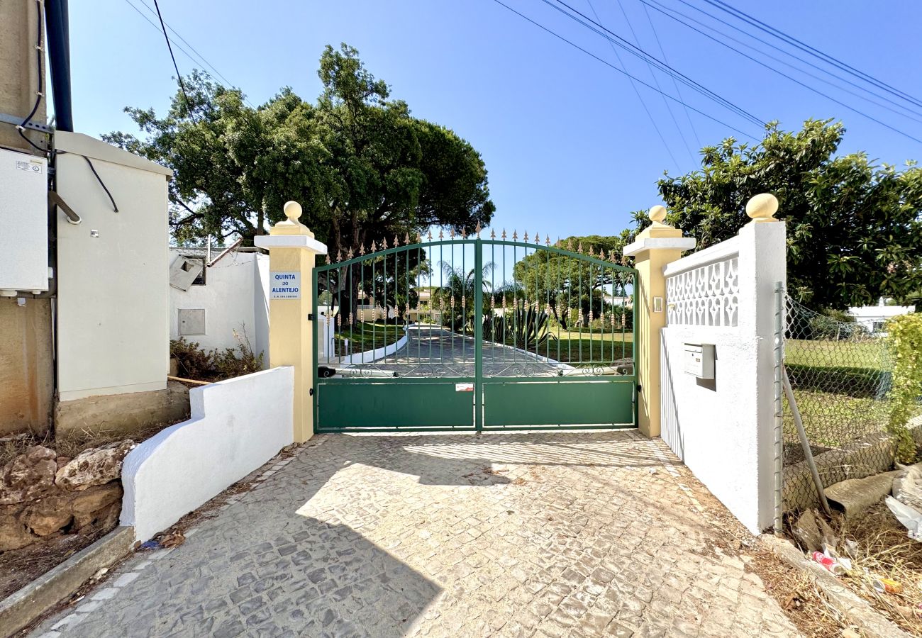 Villa in Quarteira - QUARTEIRA AMAZING VILLA WITH PRIVATE POOL by HOMIN
