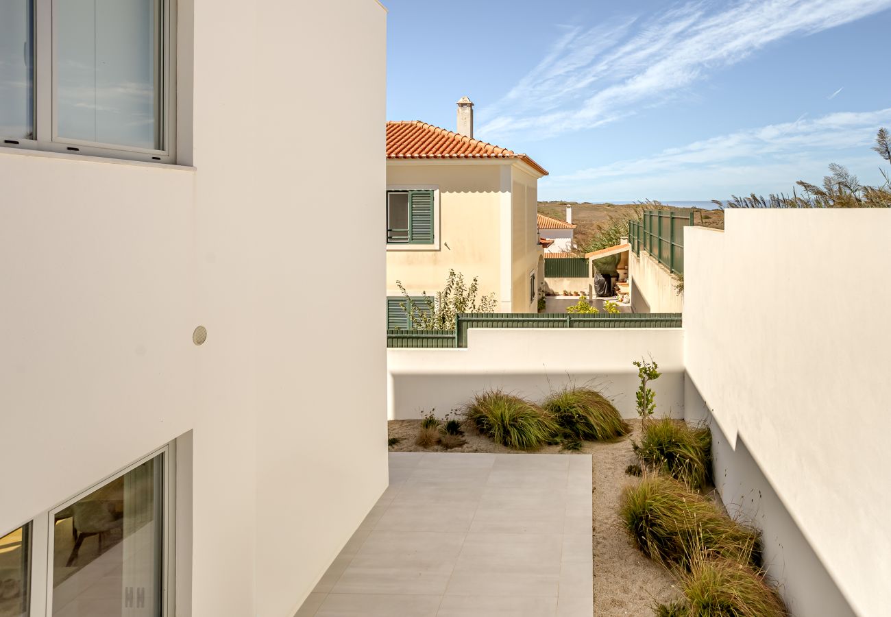 Villa in Ericeira - ERICEIRA MODERN & BRIGHT WITH POOL by HOMING