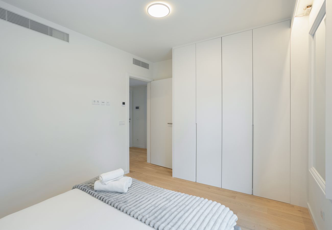 Apartment in Lisbon - MODERN LISBON W/ BALCONY AND POOL by Homing