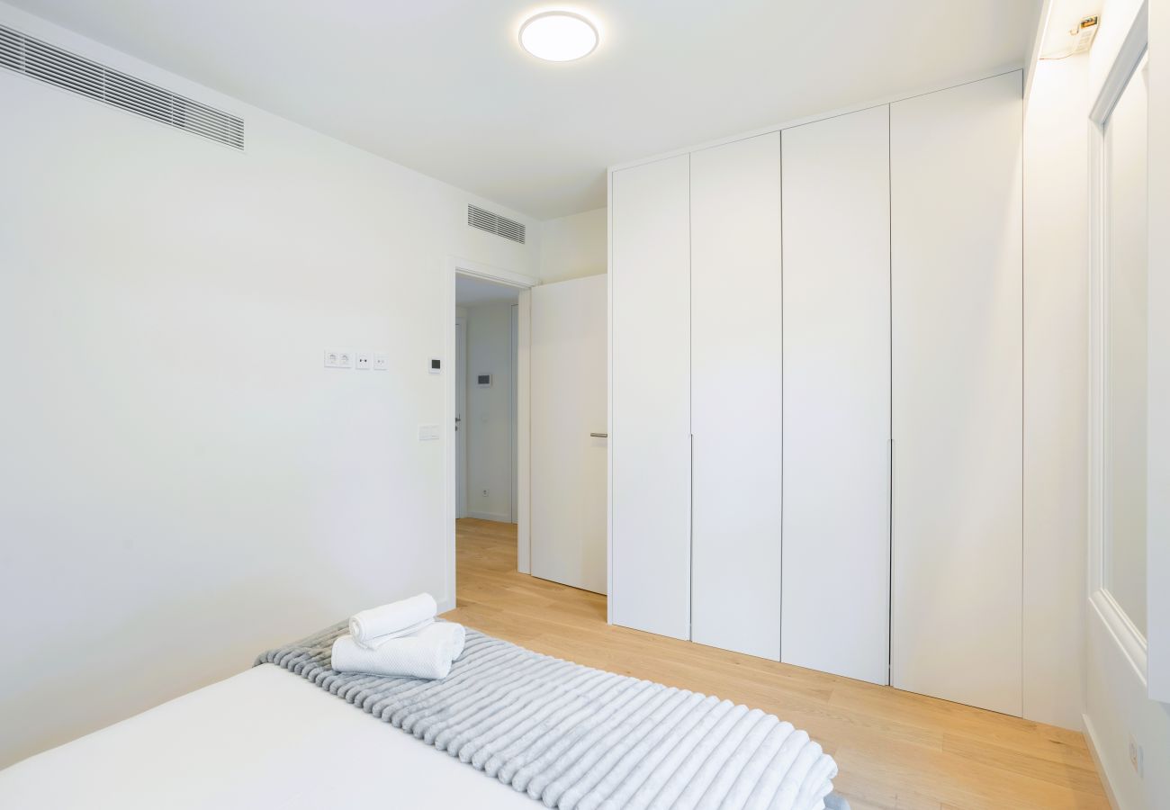 Apartment in Lisbon - MODERN LISBON W/ BALCONY AND POOL by Homing