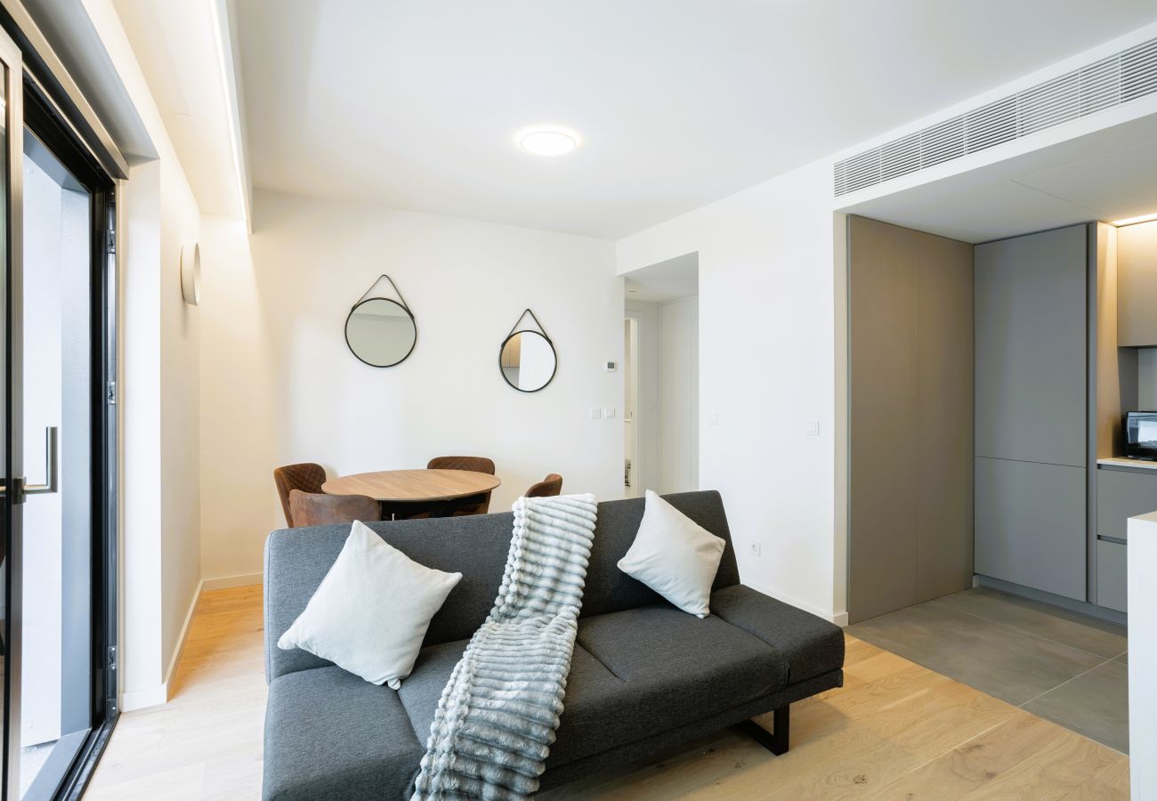 Apartment in Lisbon - MODERN LISBON W/ BALCONY AND POOL by Homing