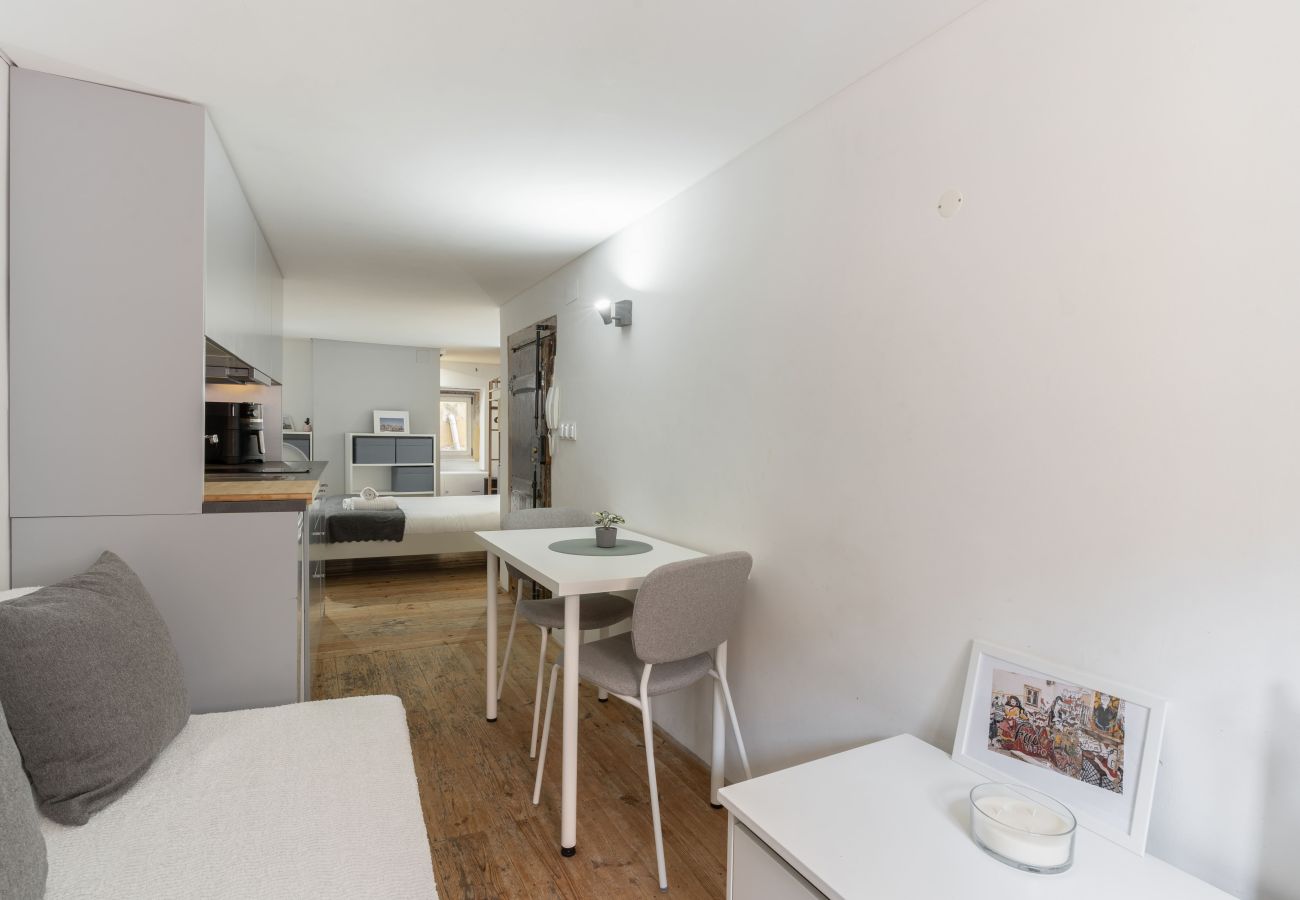 Apartment in Lisbon - SANTOS STUDIO by Homing