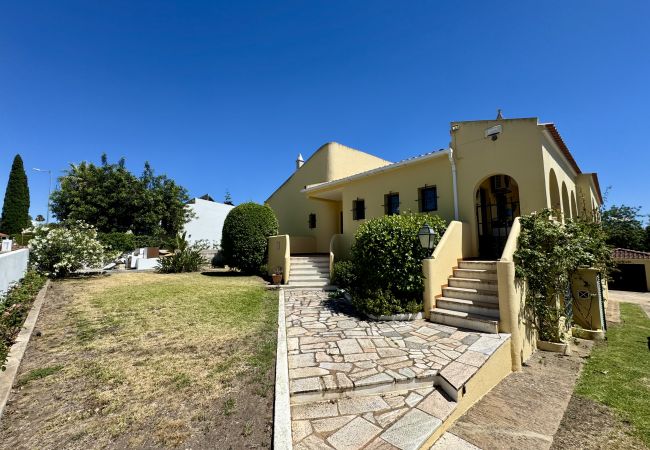 Apartment in Vilamoura - VILAMOURA BROWNS WITH POOL by HOMING
