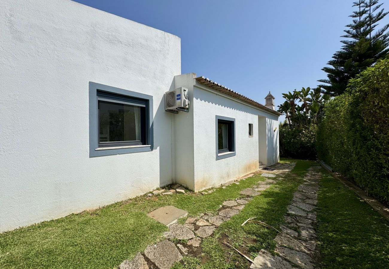 Villa in Vilamoura - VILAMOURA BROWNS VILLA WITH POOL by HOMING