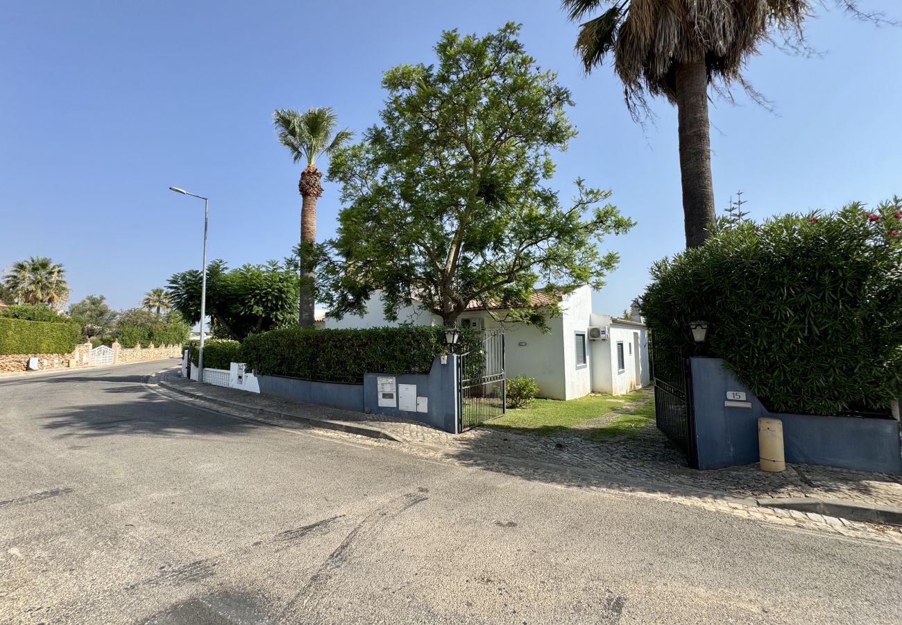 Villa in Vilamoura - VILAMOURA BROWNS VILLA WITH POOL by HOMING