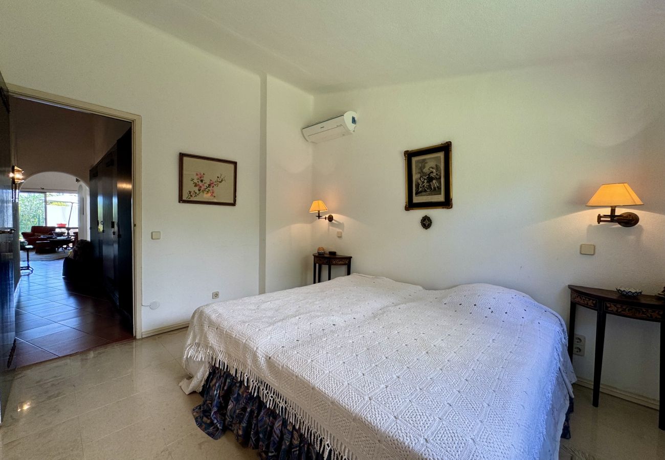 Villa in Vilamoura - VILAMOURA VINTAGE VILLA WITH POOL by HOMING