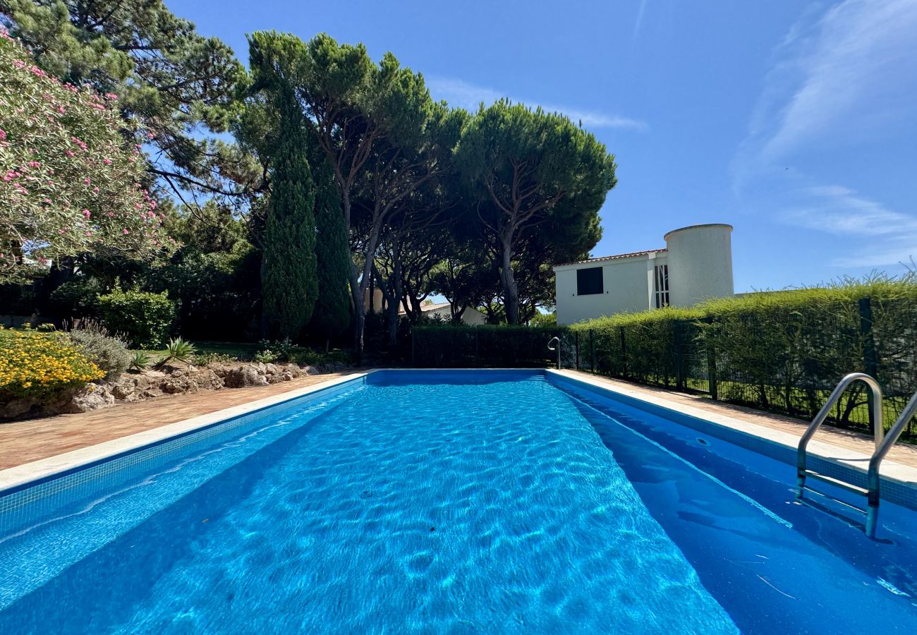Villa in Vilamoura - VILAMOURA VINTAGE VILLA WITH POOL by HOMING