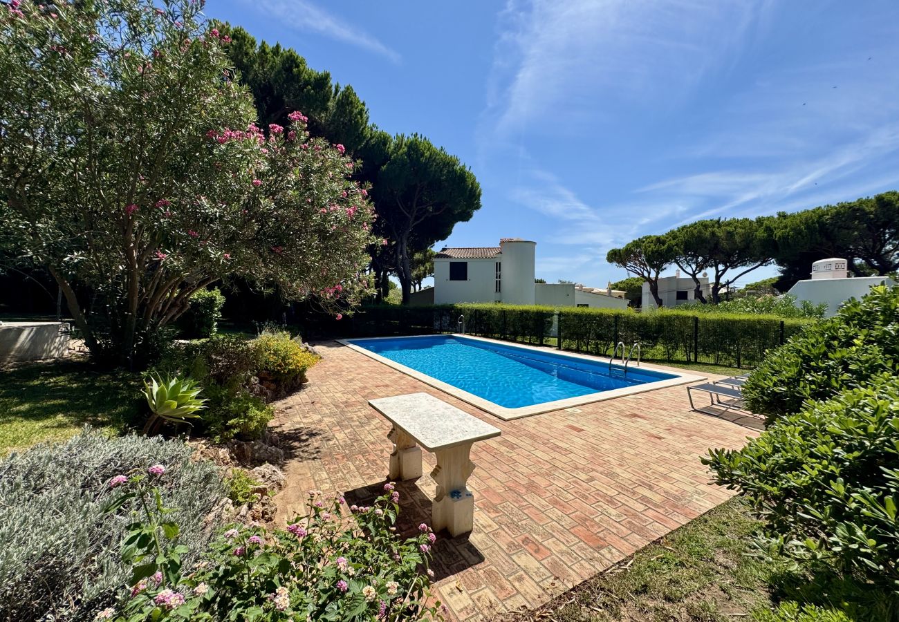 Villa in Vilamoura - VILAMOURA VINTAGE VILLA WITH POOL by HOMING