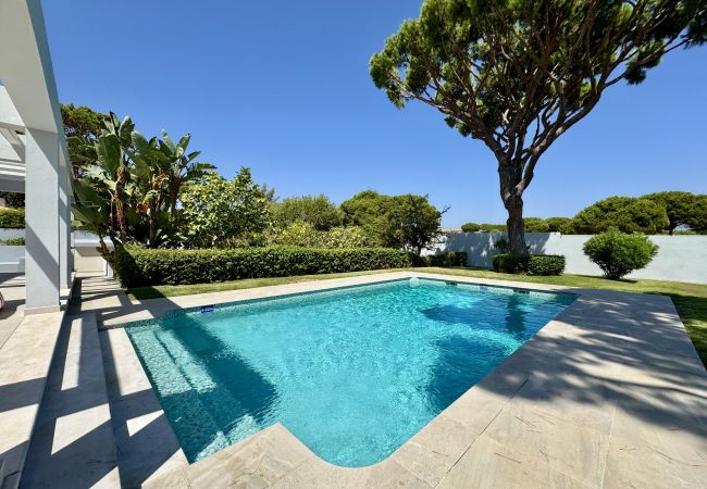 Villa in Vilamoura - VILAMOURA SUN & BEACH VILLA WITH POOL by HOMING