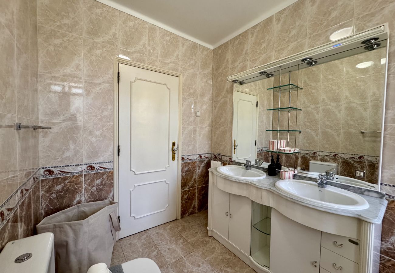 Villa in Vilamoura - VILAMOURA SUN & BEACH VILLA WITH POOL by HOMING