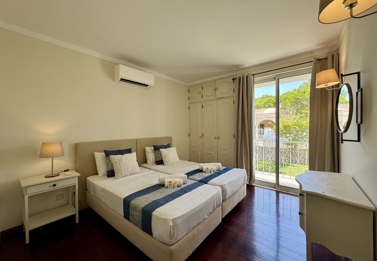 Villa in Vilamoura - VILAMOURA SUN & BEACH VILLA WITH POOL by HOMING