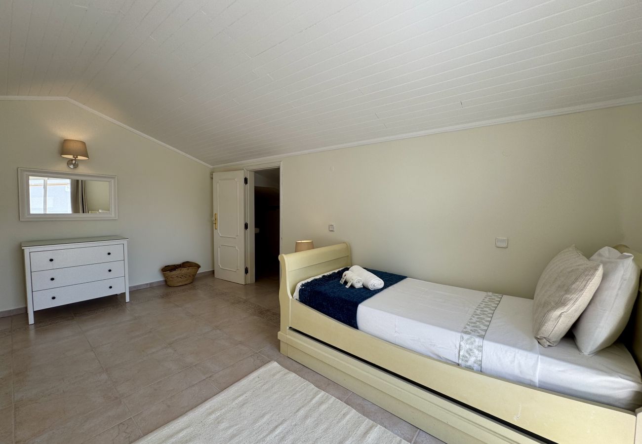 Villa in Vilamoura - VILAMOURA SUN & BEACH VILLA WITH POOL by HOMING
