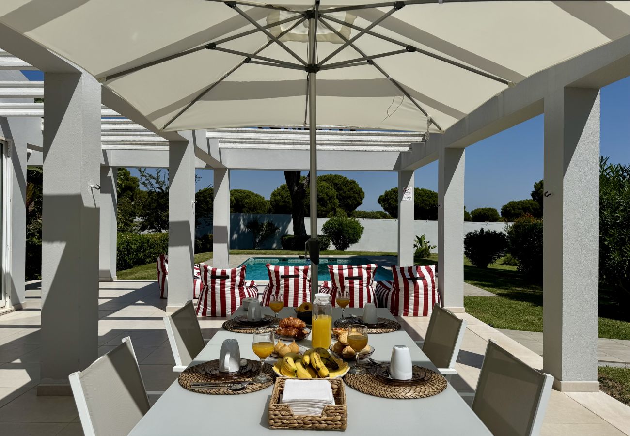 Villa in Vilamoura - VILAMOURA SUN & BEACH VILLA WITH POOL by HOMING