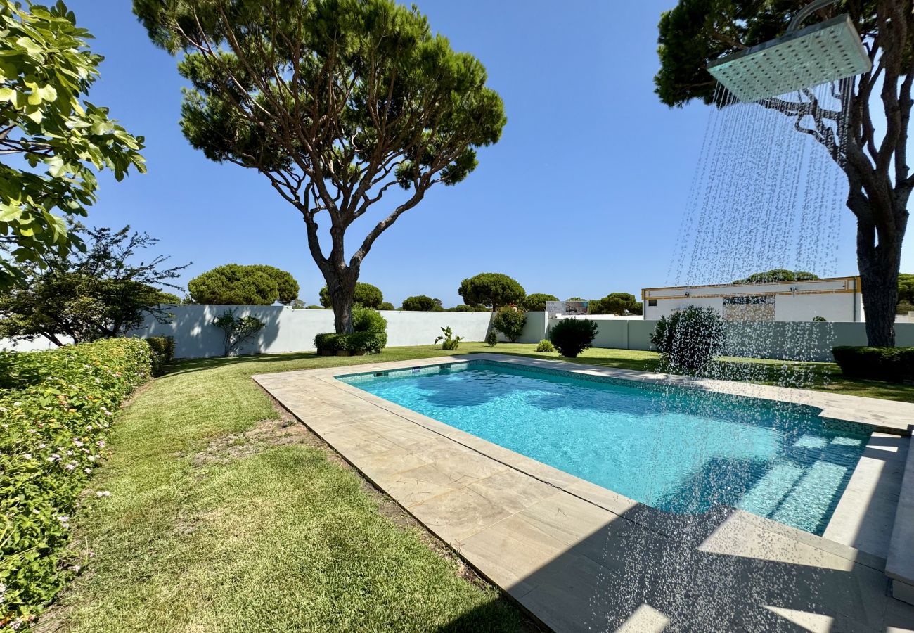 Villa in Vilamoura - VILAMOURA SUN & BEACH VILLA WITH POOL by HOMING
