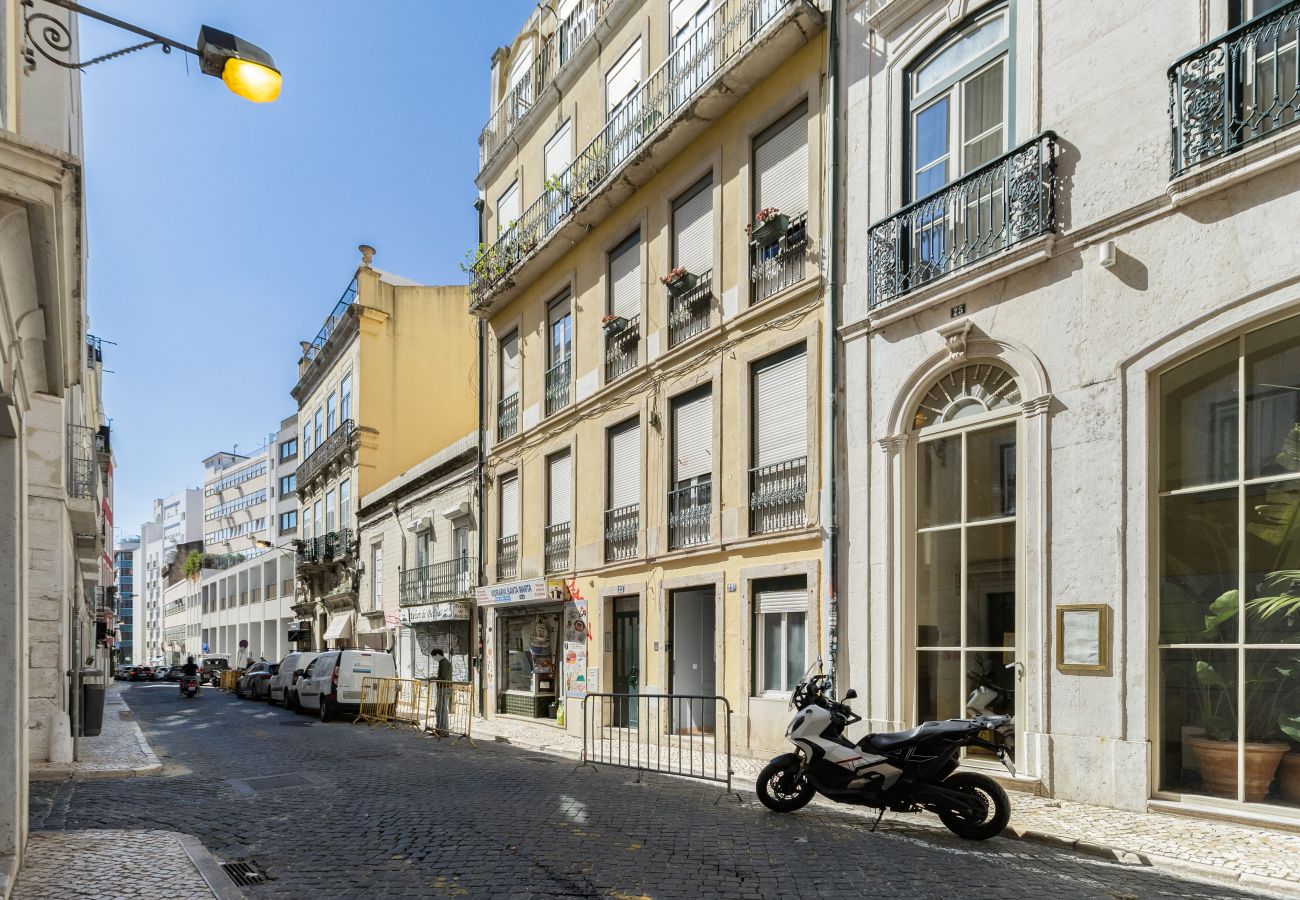 Apartment in Lisbon - AVENIDA LIBERDADE DESIGN by Homing