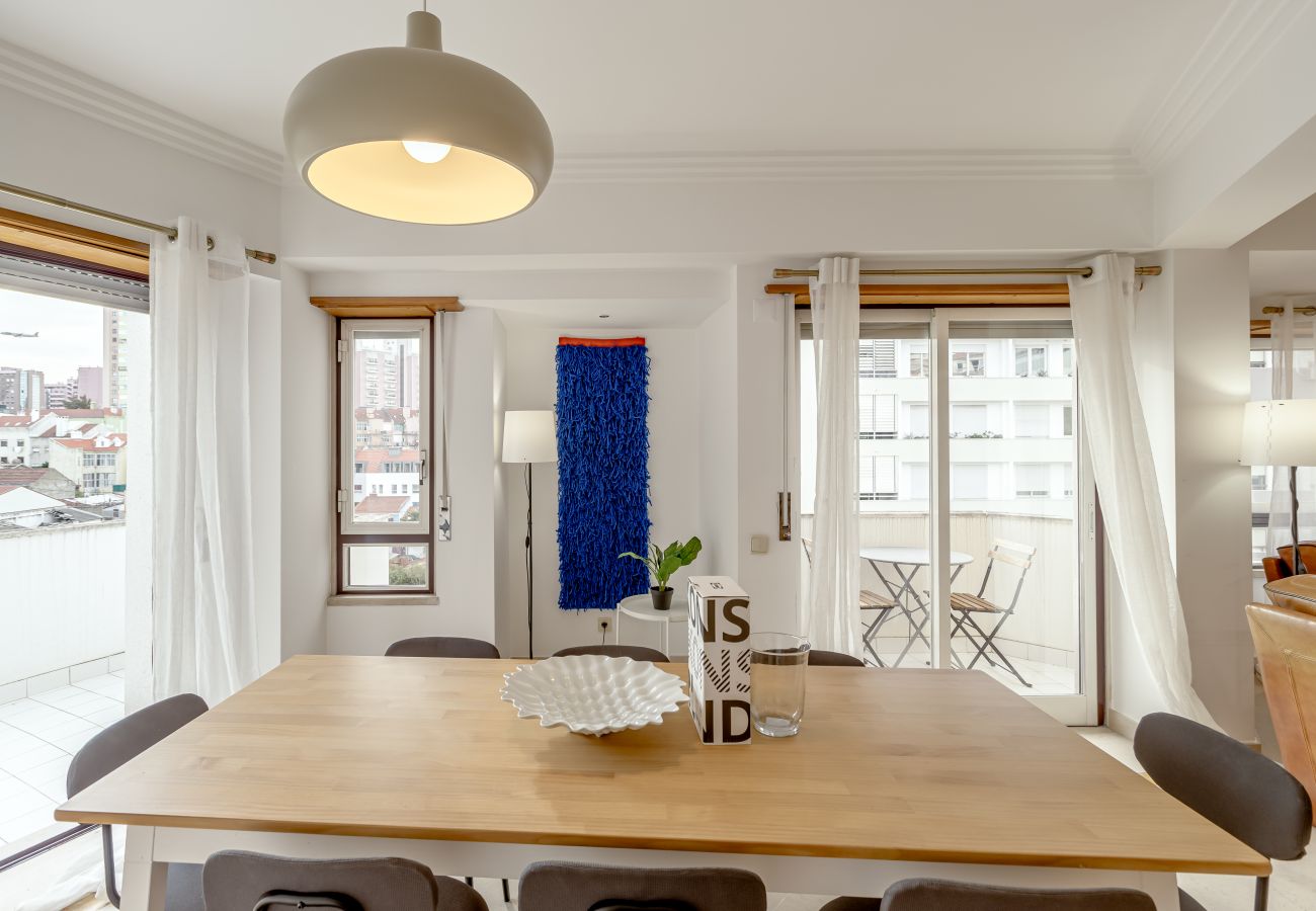 Apartment in Lisbon - LARANJEIRAS GRAND APARTEMENT WITH PARKING by Homin
