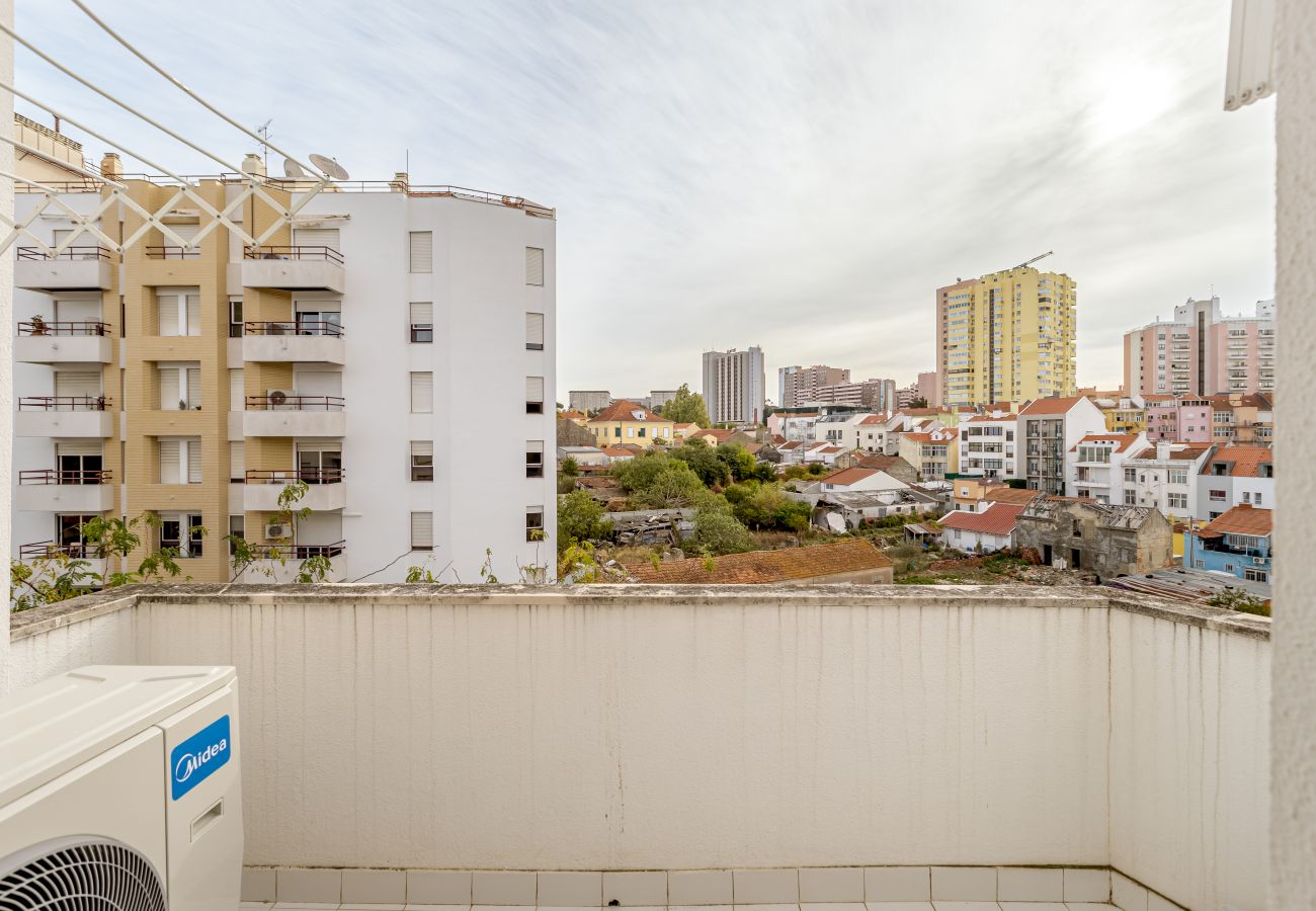 Apartment in Lisbon - LARANJEIRAS GRAND APARTEMENT WITH PARKING by Homin
