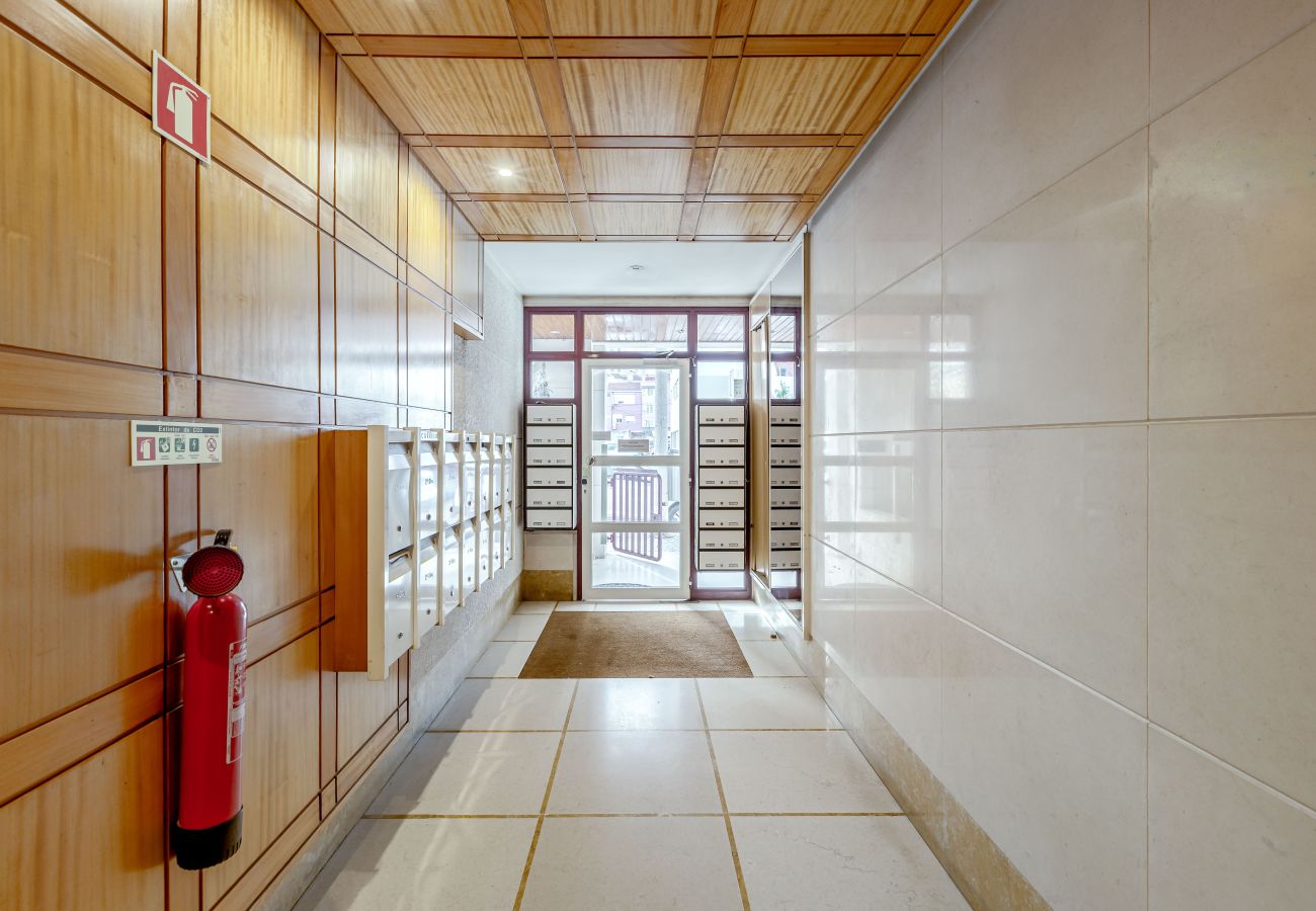 Apartment in Lisbon - LARANJEIRAS GRAND APARTEMENT WITH PARKING by Homin