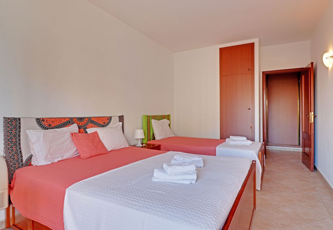 Apartamento en Portimão - PRAIA DA ROCHA CENTRAL WITH POOL by HOMING
