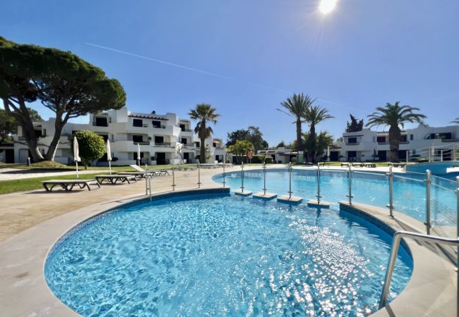 Apartamento en Albufeira - ALBUFEIRA BALAIA GOLF VILAGE 1 WITH POOL by HOMIN