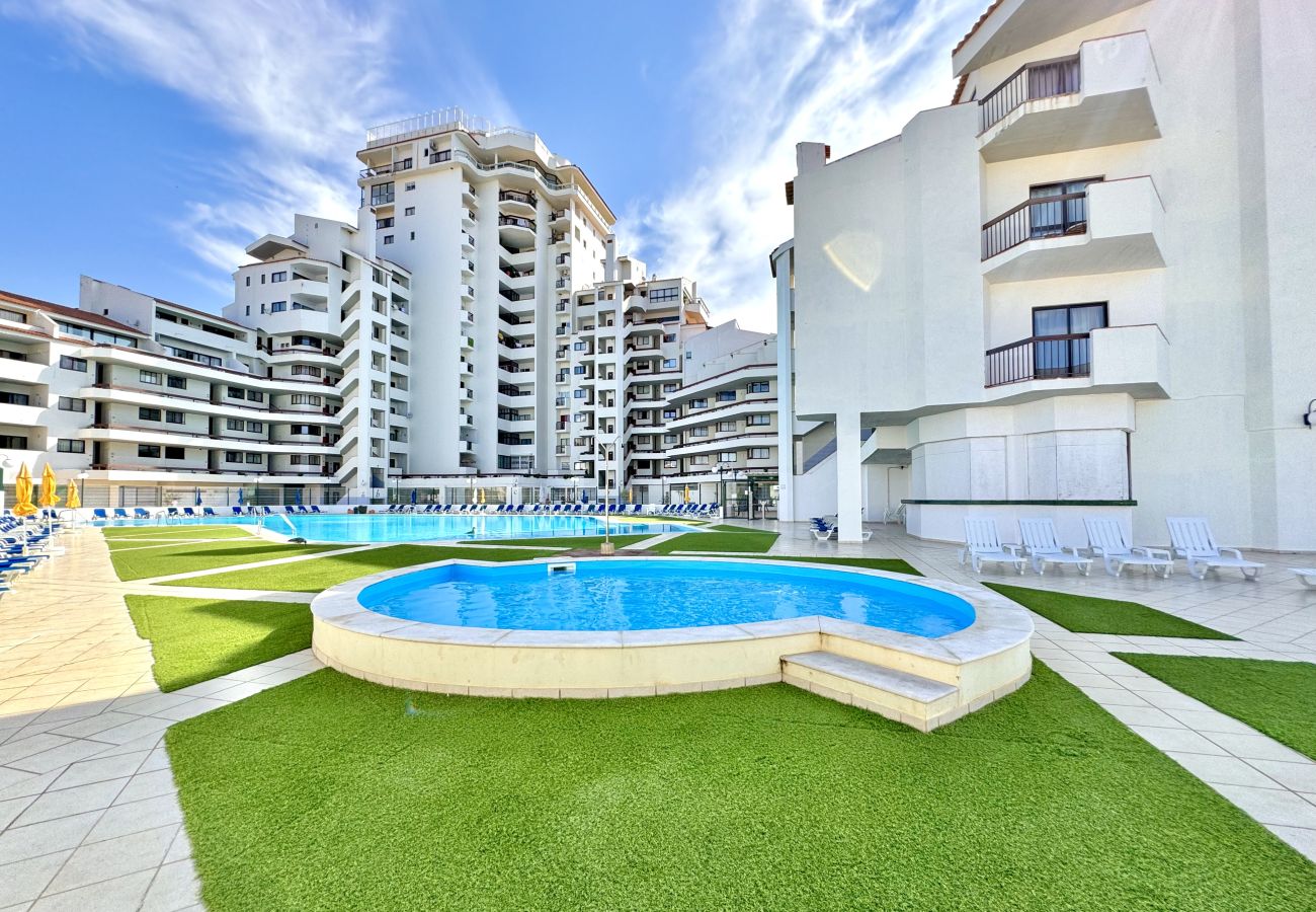 Apartamento en Albufeira - ALBUFEIRA SKYLIGHT 1 WITH POOL by HOMING