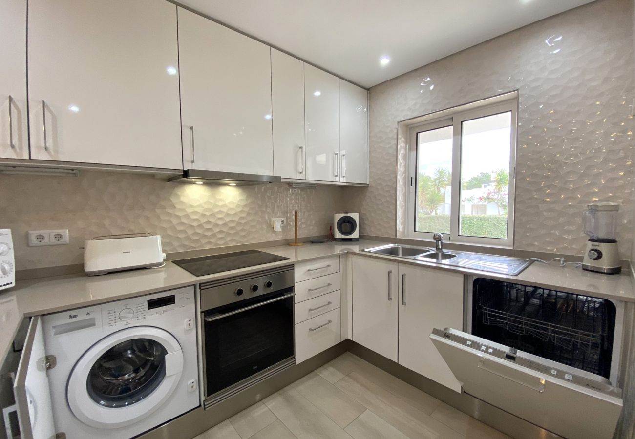 Apartamento en Albufeira - ALBUFEIRA BALAIA GOLF VILLAGE 3 WITH POOL byHOMING