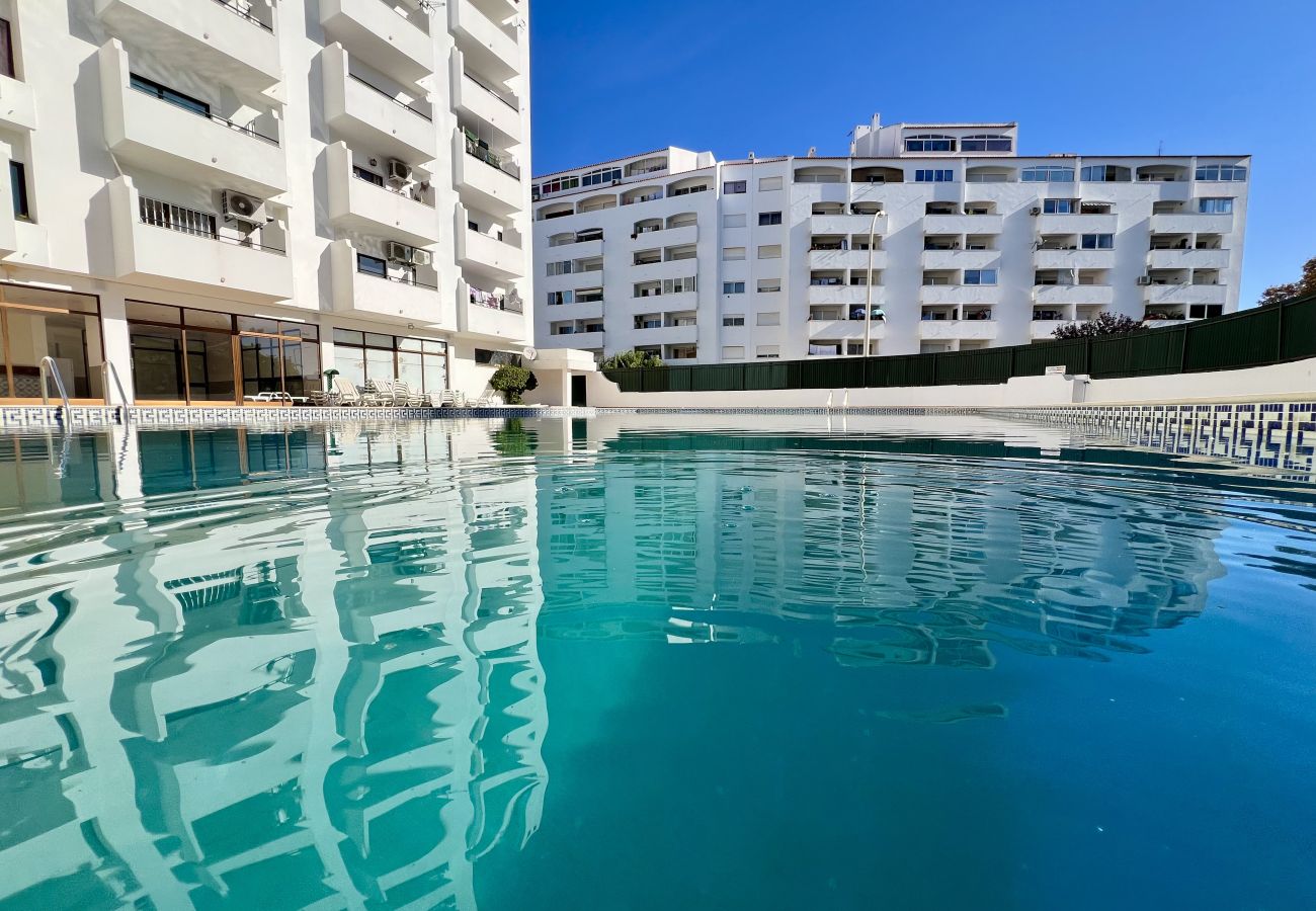 Apartamento en Albufeira - ALBUFEIRA TOWN APARTMENT WITH POOL by HOMING
