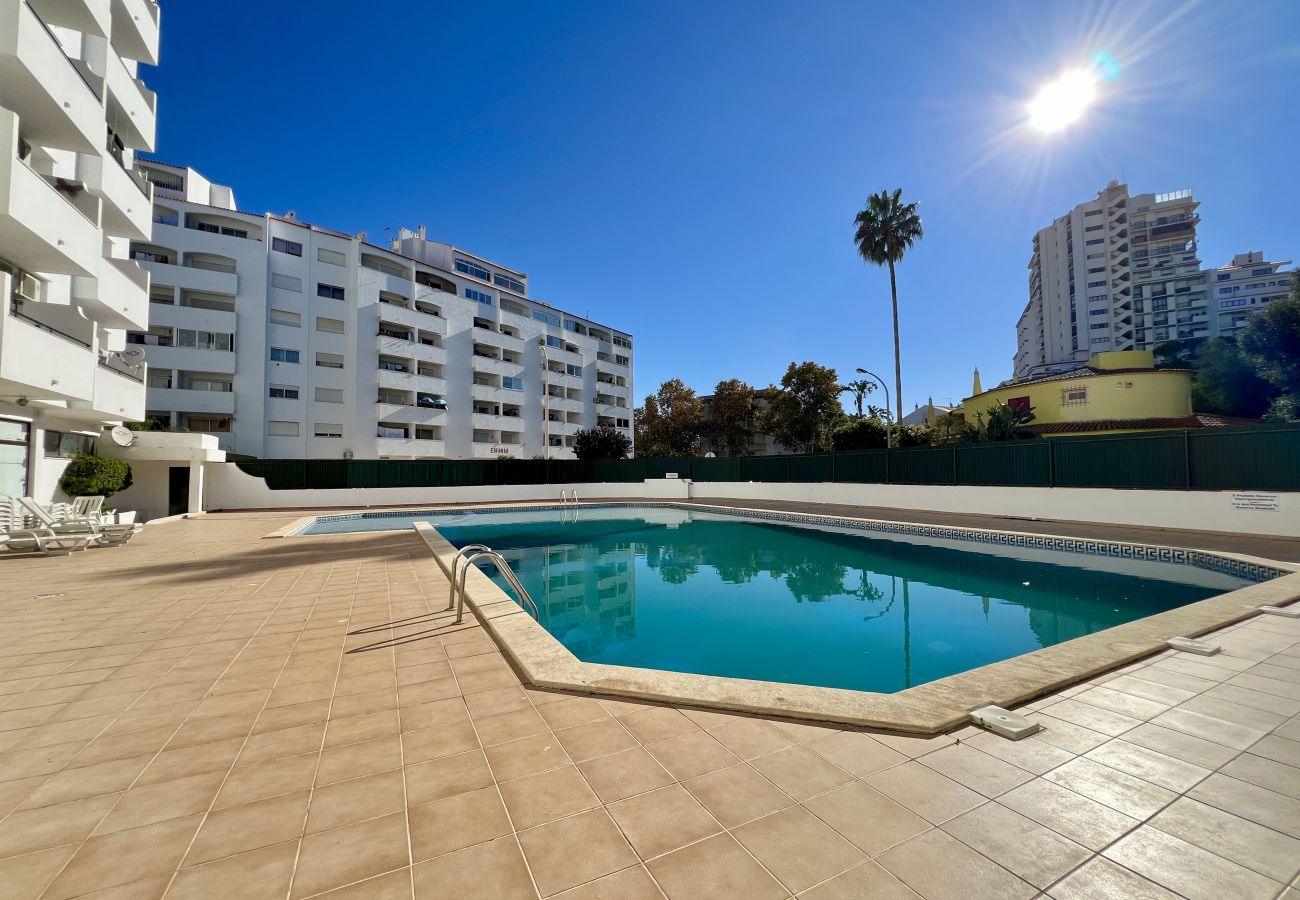 Apartamento en Albufeira - ALBUFEIRA TOWN APARTMENT WITH POOL by HOMING