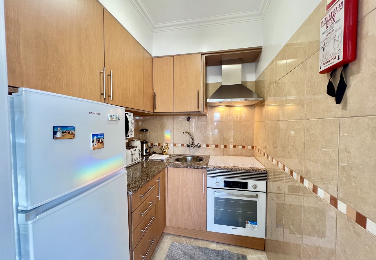 Apartamento en Albufeira - ALBUFEIRA TOWN APARTMENT WITH POOL by HOMING