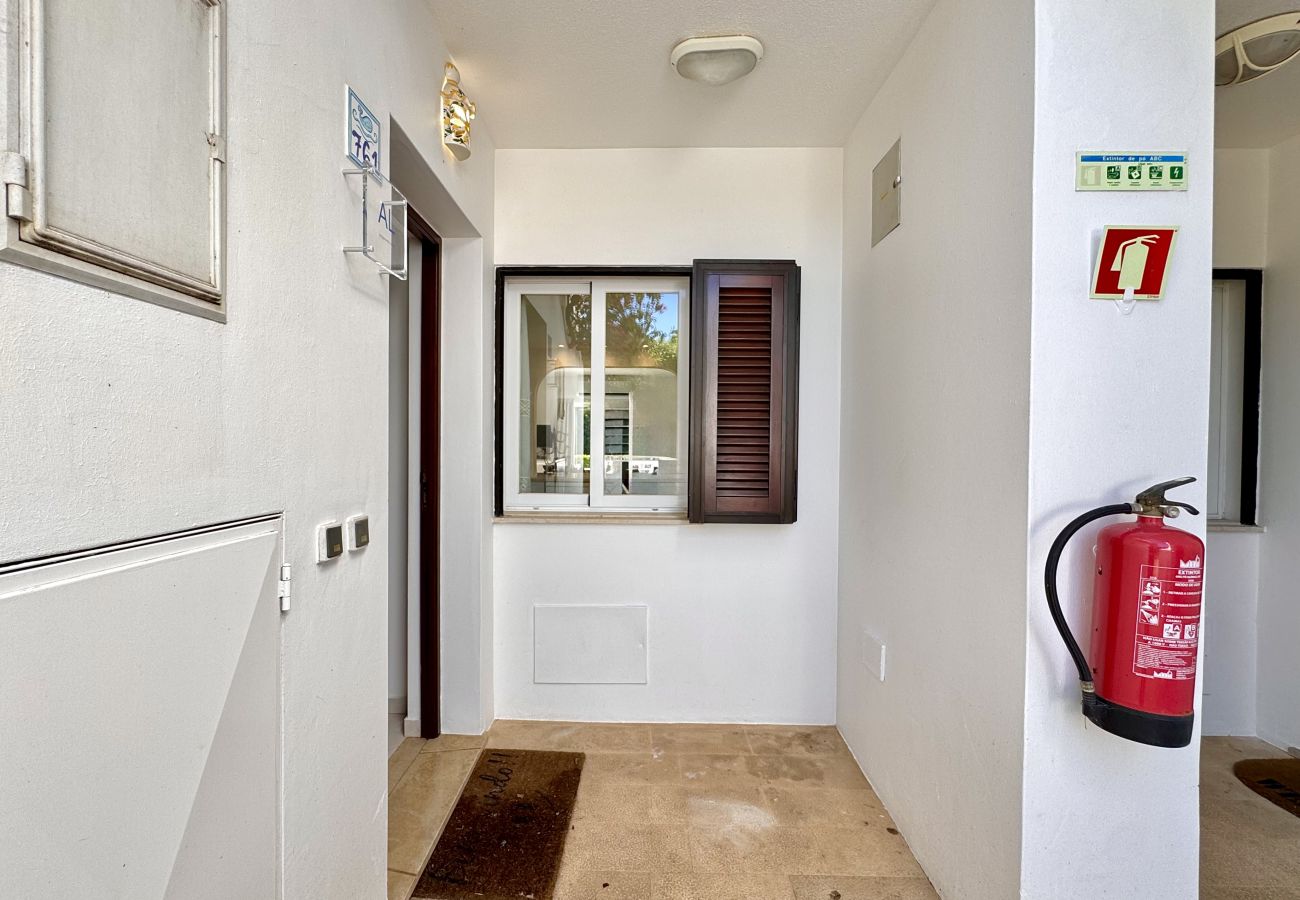 Apartamento en Albufeira - ALBUFEIRA BALAIA GOLF VILAGE 8 WITH POOL by Homing