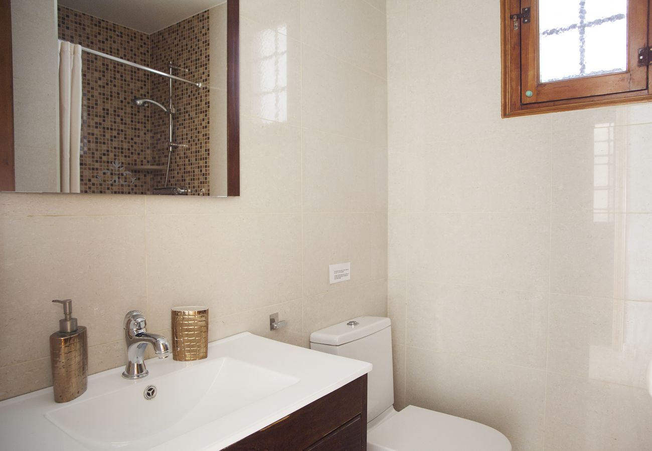 Appartement à Barcelone - VILADOMAT, large 4bed/2bath with balcony